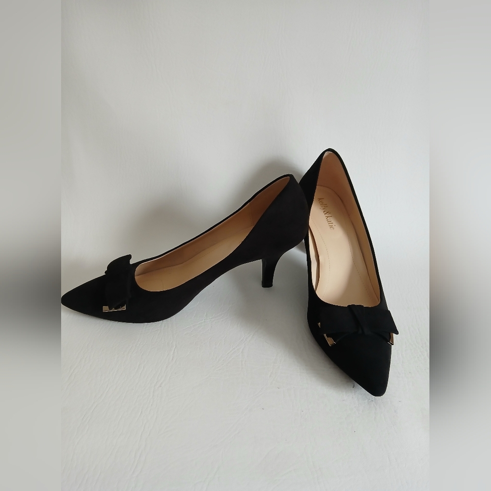 Kelly & Katie Black Faux Suede Heels with Bow Detail Sz8.5M Pointed Toe